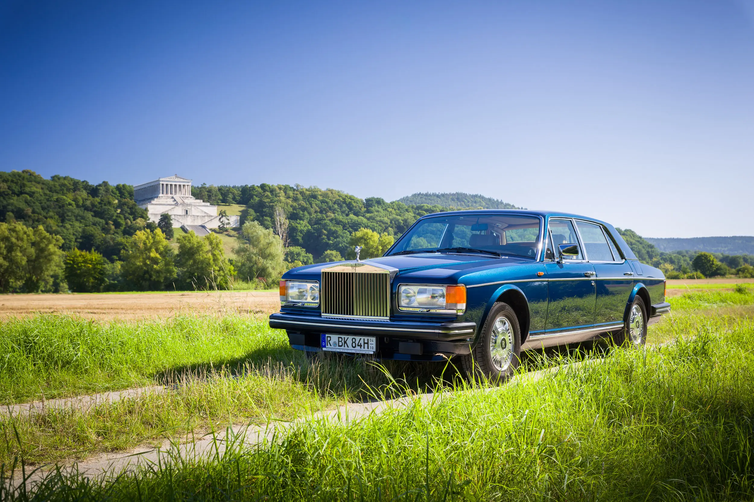 Rolls-Royce vor der Walhalla Bayern