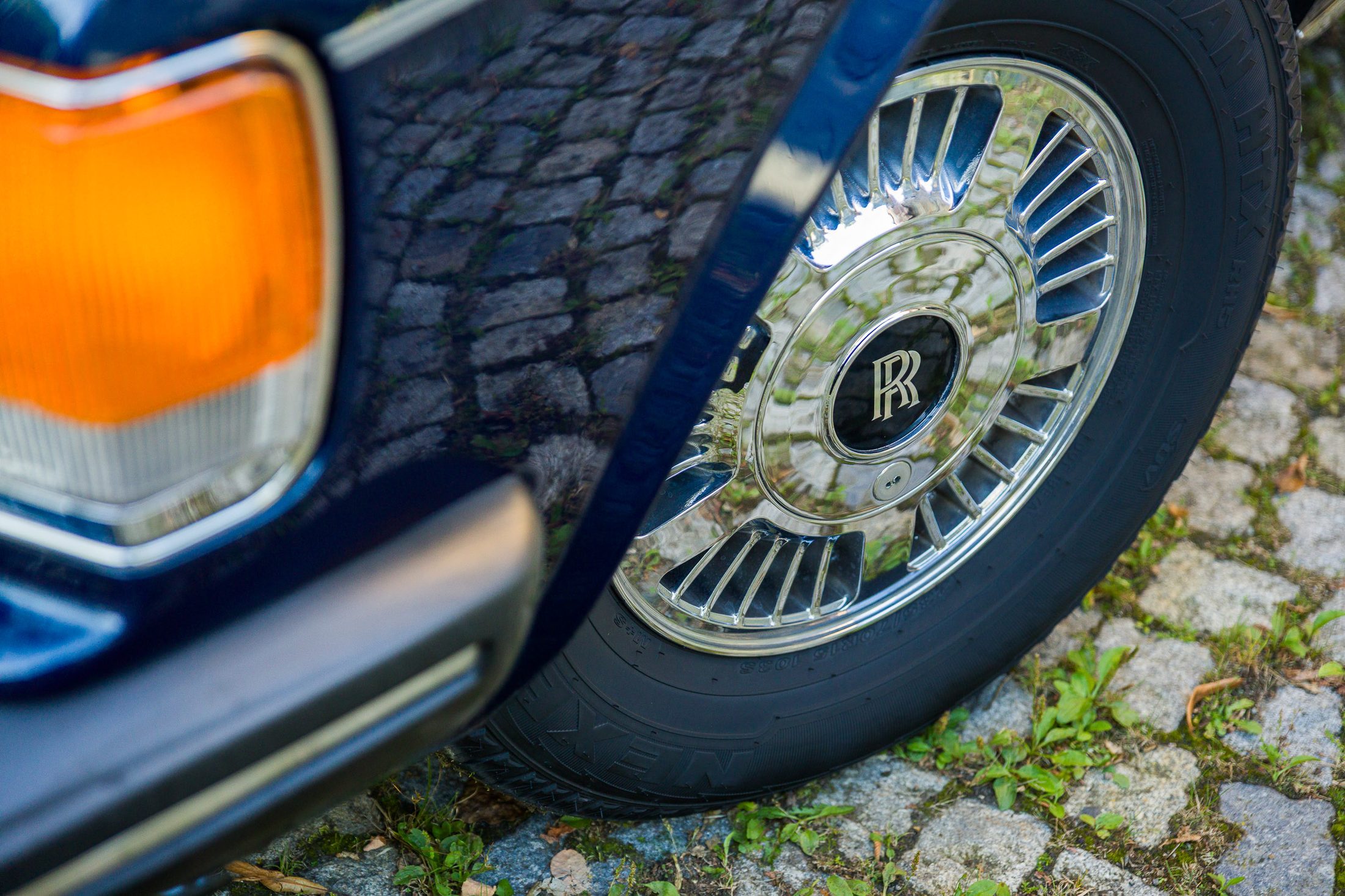 Rad und Scheinwerfer des Silver Spur im Detail