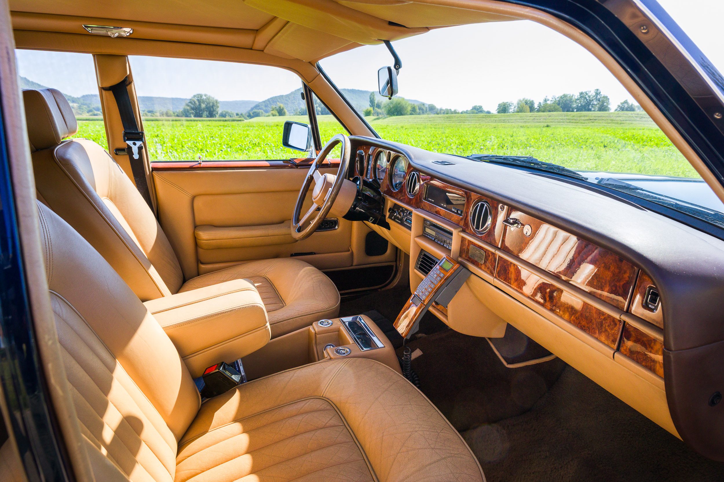 Innenraum des Rolls-Royce Silver Spur mit Connolly-Leder