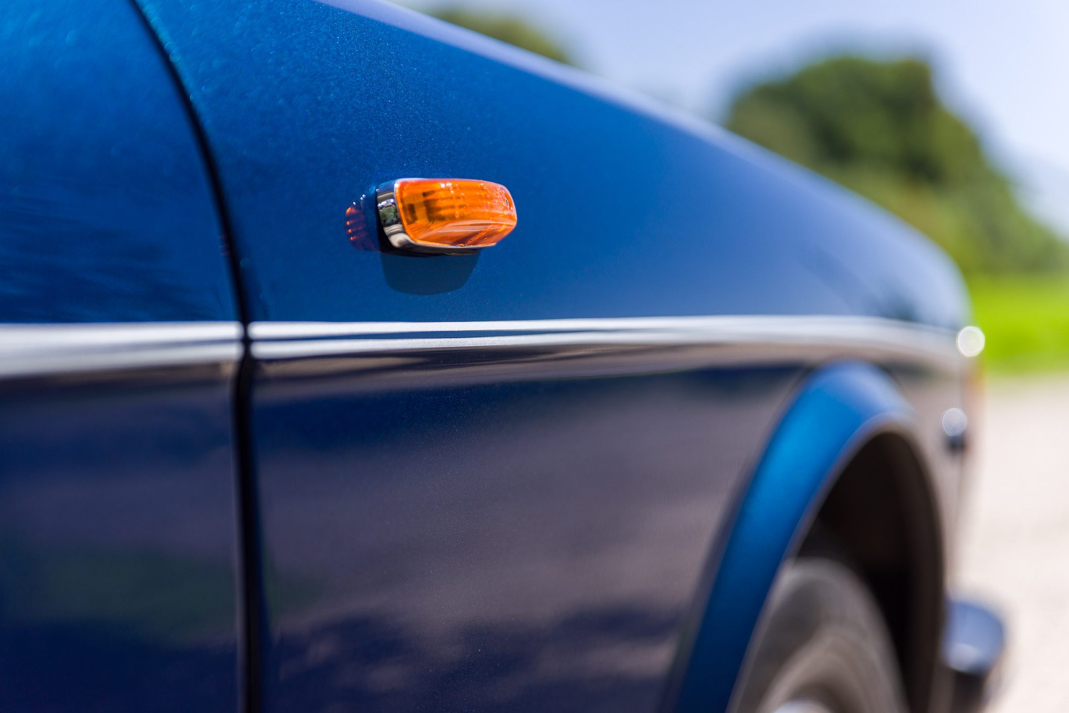Seitenblinker auf dem Royal-Blue-Lack